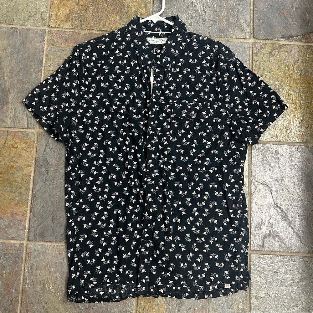 Sovereign Code Short Sleeve Button Down Shirt Size XL